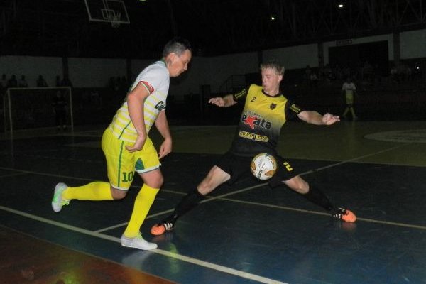 Semifinais Municipal de Futsal: AACC e Rondotec empatam; Copagril Sub-17 goleia Veterin&aacute;ria do Ari