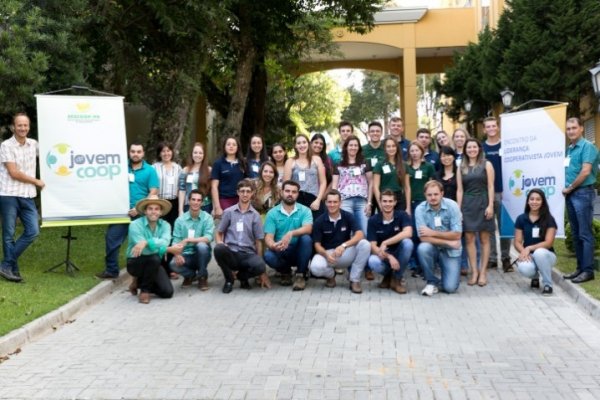 Representantes da ACJC da Copagril participam do Elicoop Jovem em Curitiba