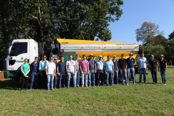 Alunos da Unioeste t&ecirc;m aula pr&aacute;tica de Agricultura de Precis&atilde;o na Copagril