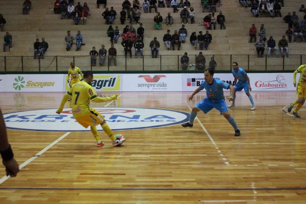 Copagril Futsal ganha de virada de Foz