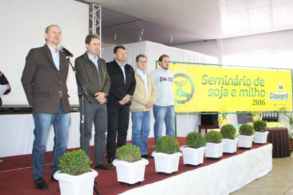Copagril premia produtores durante Semin&aacute;rio de Soja e Milho 2016