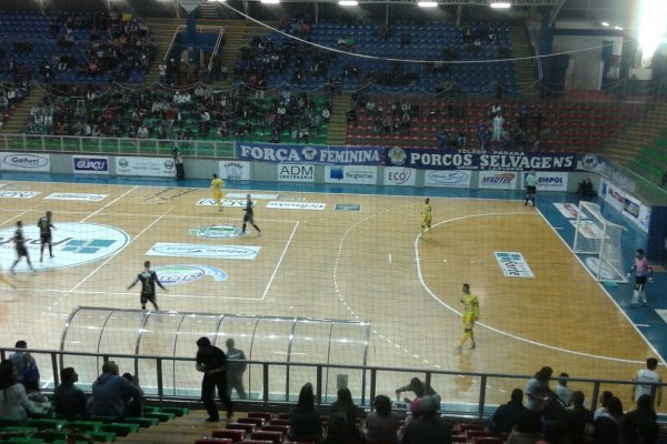 Copagril perde para Toledo no Gin&aacute;sio Alcides Pan