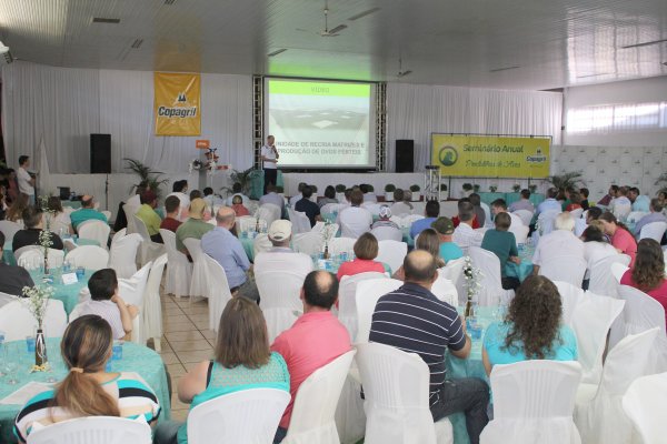 Semin&aacute;rio de Produtores de Aves Copagril re&uacute;ne cerca de 400 pessoas