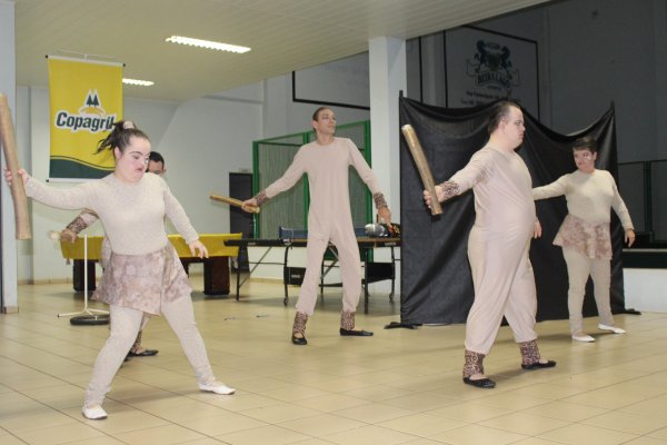 Alunos da Apae realizam apresenta&ccedil;&atilde;o para funcion&aacute;rios da Copagril
