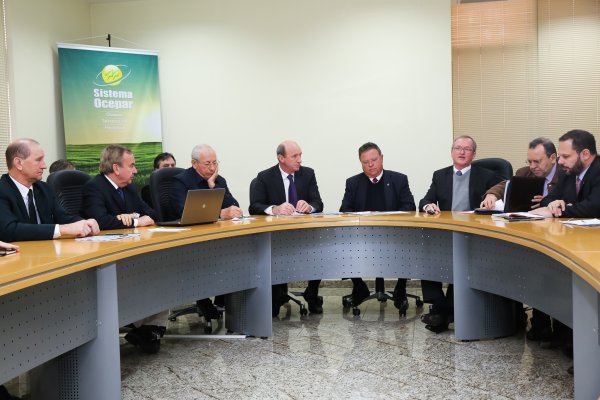 Ministro Blairo Maggi se re&uacute;ne com diretores da Organiza&ccedil;&atilde;o das Cooperativas do Paran&aacute; (Ocepar) 