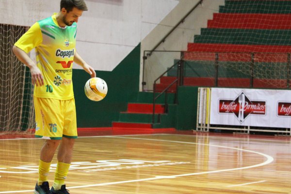 Novo contratado da Copagril Futsal j&aacute; treina em Marechal Rondon
