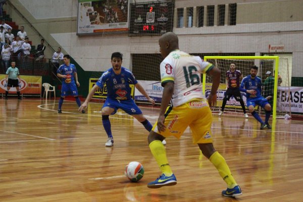 Copagril Futsal perde do Umuarama na Chave Ouro