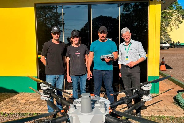 Copagril realiza venda do primeiro drone agr&iacute;cola DJI Agras modelo T100 do Paran&aacute;