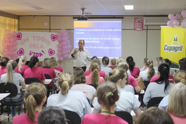 Funcion&aacute;rias da Copagril ampliam conhecimentos sobre preven&ccedil;&atilde;o ao c&acirc;ncer