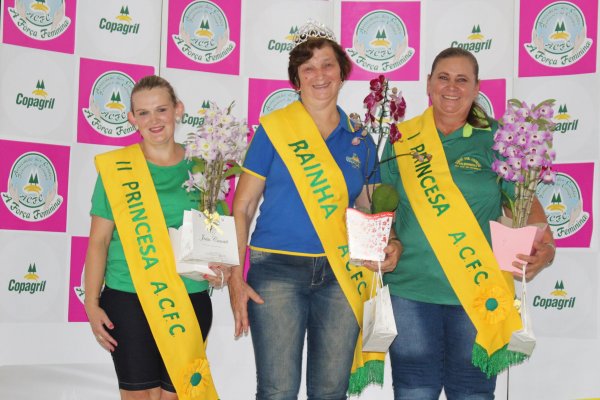 Lori Gerhard &eacute; coroada rainha da ACFC
