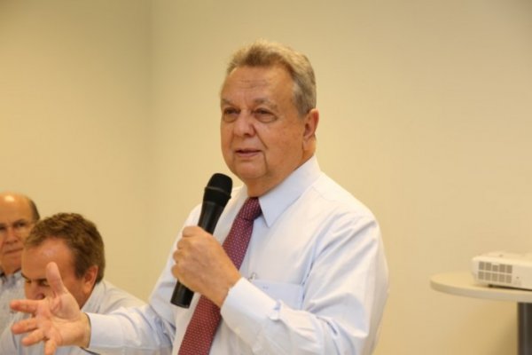 Roberto Rodrigues diz que cooperativismo do Paran&aacute; &eacute; exemplo para o mundo