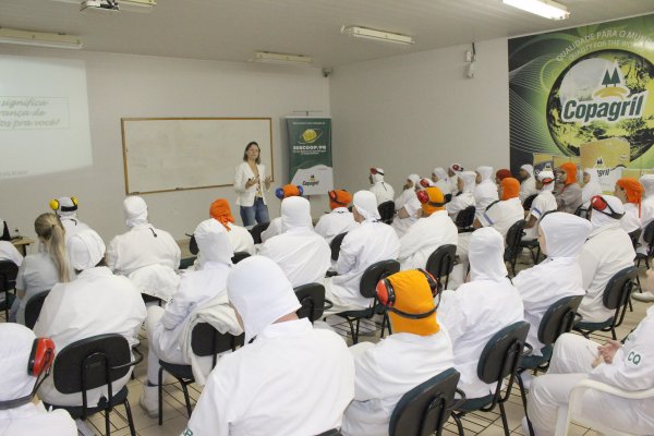 Pol&iacute;tica da Qualidade &eacute; difundida na Unidade Industrial de Aves Copagril