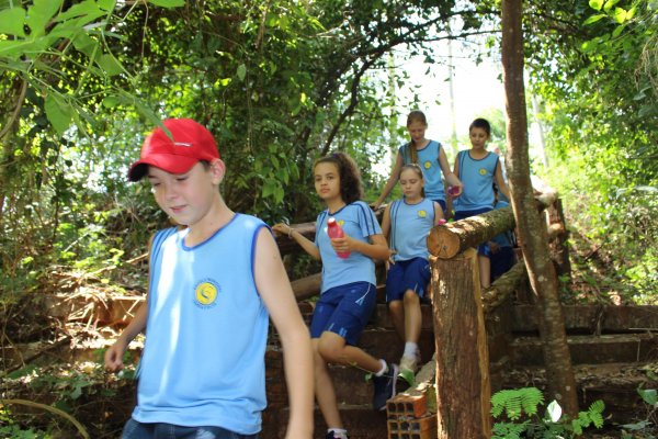 Estudantes realizam visitas &agrave; Trilha Ecol&oacute;gica do frigor&iacute;fico da Copagril