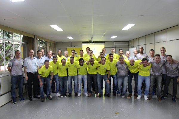 Atletas da Copagril Futsal se apresentam &agrave; diretoria