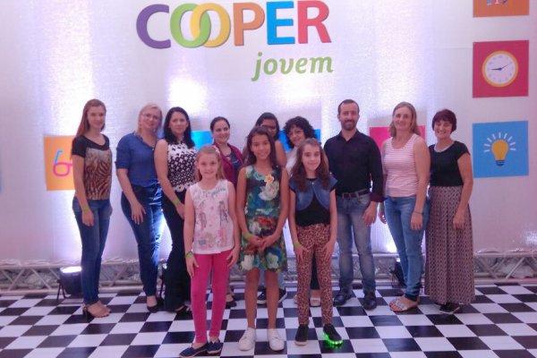Cooperjovem homenageia professores e alunos que se destacaram no 10&ordm; Concurso de Reda&ccedil;&atilde;o