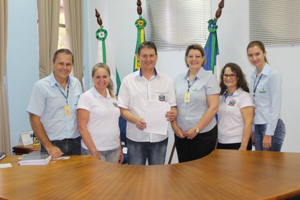 Copagril e prefeituras renovam parceria do Programa Cooperjovem