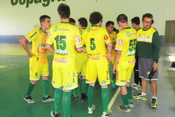 Equipe sub-17 da Copagril vence jogo fora de casa e divide a lideran&ccedil;a da Copa Marechal de Futsal