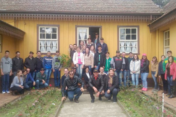 Jovens dos comit&ecirc;s da Copagril participam de viagem de imers&atilde;o