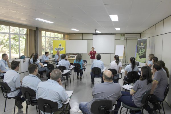 Funcion&aacute;rios recebem capacita&ccedil;&atilde;o sobre qualifica&ccedil;&atilde;o de fornecedores
