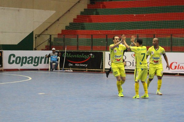 Copagril Futsal se classifica em segundo e enfrentar&aacute; o Paranava&iacute; nas quartas de final da S&eacute;rie Ouro