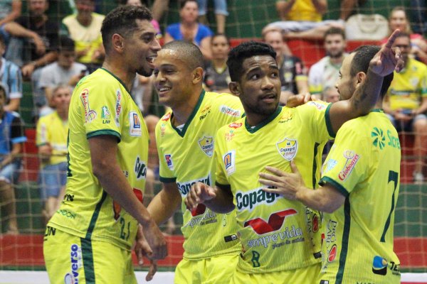 Copagril Futsal goleia o Paranava&iacute; e est&aacute; na semifinal do Paranaense S&eacute;rie Ouro