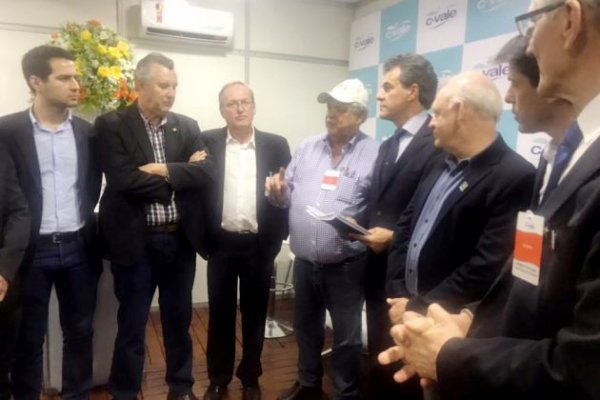 Manifesto pede agilidade para o Paran&aacute; se tornar &aacute;rea livre de aftosa sem vacina&ccedil;&atilde;o