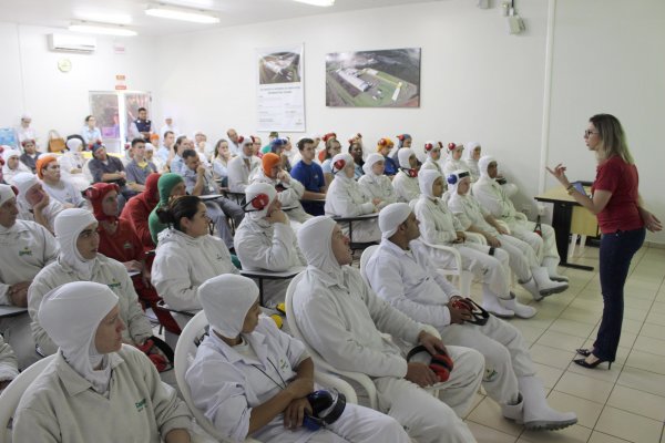 Palestras na Copagril enfocam qualidade e seguran&ccedil;a do alimento 