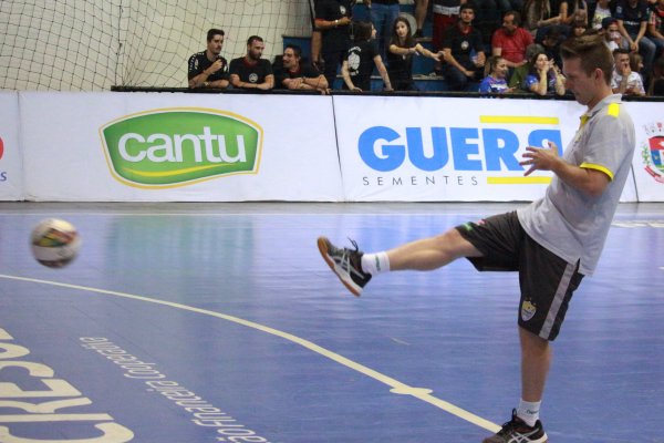 Treinador de goleiros da Copagril Futsal ministrar&aacute; curso de prepara&ccedil;&atilde;o espec&iacute;fica para goleiros