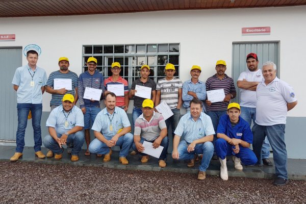 Transportadores de leite do Mato Grosso do Sul recebem treinamento
