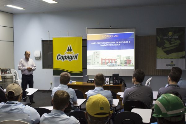 Especialista da Uopeccan alerta funcion&aacute;rios da Copagril sobre preven&ccedil;&atilde;o e diagn&oacute;stico do c&acirc;ncer