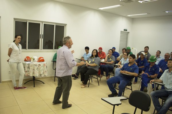 Copagril realiza palestras para funcion&aacute;rios sobre preven&ccedil;&atilde;o &agrave; dengue