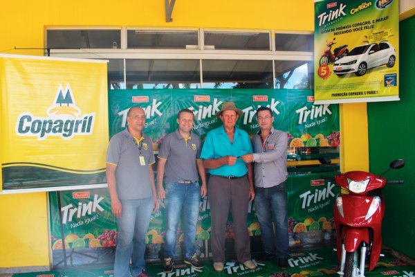 Cliente do Supermercado Copagril de Nova Santa Rosa &eacute; premiado com uma moto
