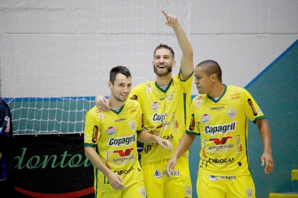 Copagril Futsal estreia com vit&oacute;ria no Paranaense e energiza torcida