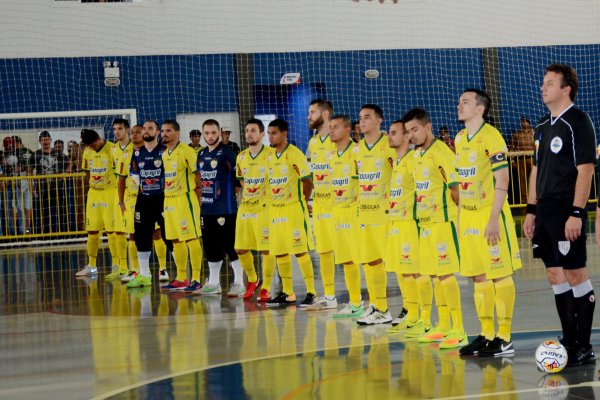 Copagril Futsal vence o Matel&acirc;ndia fora de casa e &eacute; l&iacute;der da s&eacute;rie Ouro