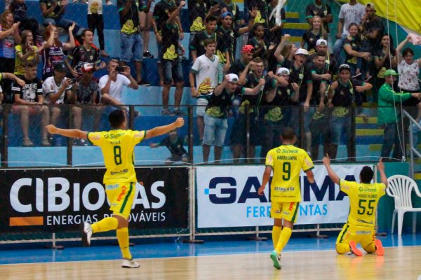 Copagril Futsal goleia o Umuarama e &eacute; l&iacute;der isolada do Paranaense S&eacute;rie Ouro