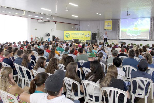 Semin&aacute;rio enfatiza import&acirc;ncia da qualidade da dieta animal na produ&ccedil;&atilde;o de s&oacute;lidos do leite