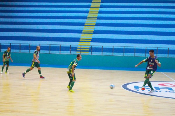 Em duelo pelas primeiras posi&ccedil;&otilde;es do Paranaense, Copagril Futsal enfrenta o Foz amanh&atilde; no Ney Braga