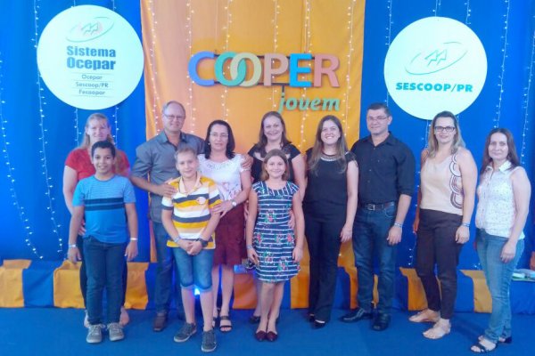 Alunos da &aacute;rea de a&ccedil;&atilde;o da Copagril recebem homenagem em Encontro do Cooperjovem