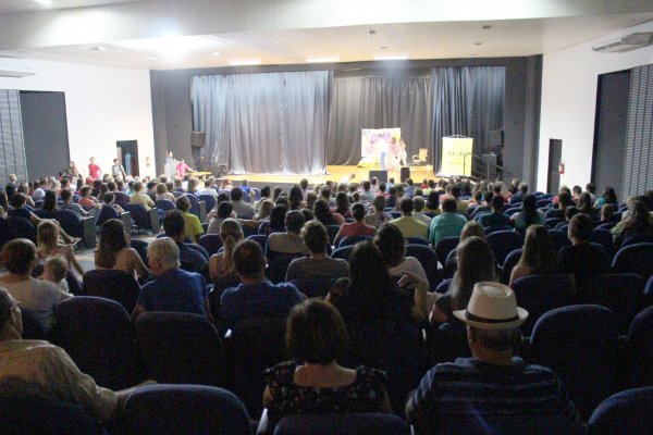 Cerca de 400 pessoas prestigiam 1&ordf; etapa da Maratona Cultural da ACJC
