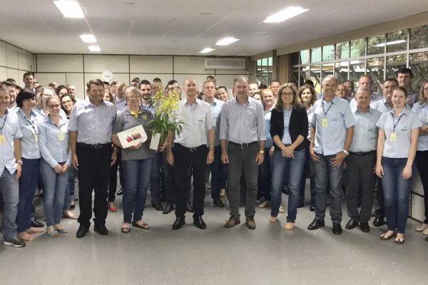 Copagril homenageia funcion&aacute;ria que completa 45 anos de empresa