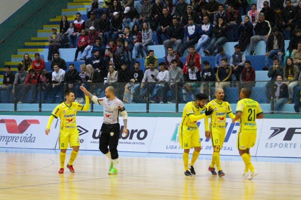 Valendo a lideran&ccedil;a da S&eacute;rie Ouro, Copagril Futsal enfrenta o Campo Mour&atilde;o amanh&atilde;
