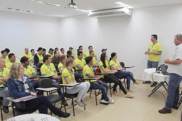 Copagril realiza Semana de Boas Pr&aacute;ticas de Fabrica&ccedil;&atilde;o em f&aacute;bricas e supermercados