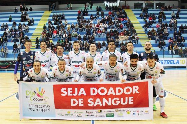 Equipe Copagril Futsal divulga campanha do Dia de Cooperar