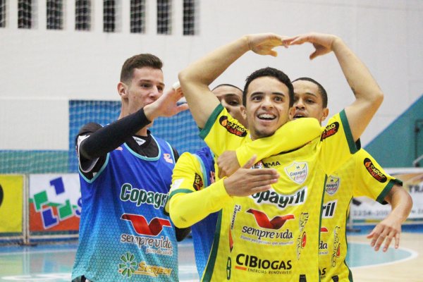 Copagril Futsal vence Matel&acirc;ndia e se mant&eacute;m l&iacute;der da S&eacute;rie Ouro do Paranaense
