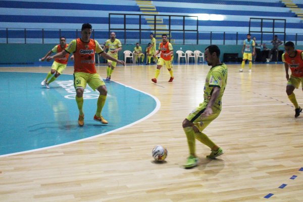 Copagril Futsal encara o Foz Cataratas nesta ter&ccedil;a na casa do advers&aacute;rio