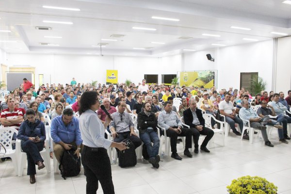 Copagril homenageia melhores produtores de aves do seu sistema de integra&ccedil;&atilde;o
