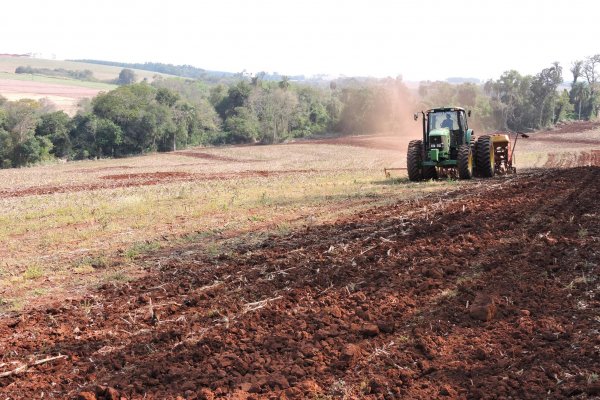 Produtores realizam plantio da soja para safra ver&atilde;o 2018/2019