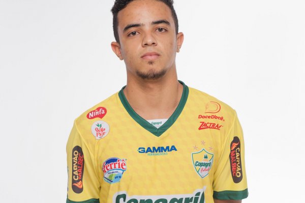 Meira passa por cirurgia do joelho