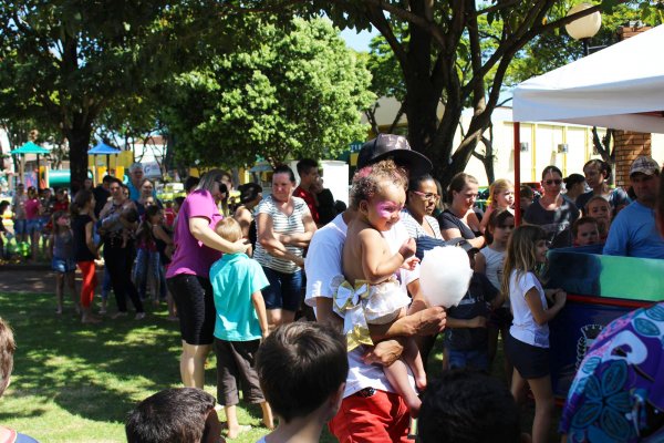 Cerca de 2.000 crian&ccedil;as participam do Brincando na Pra&ccedil;a em Nova Santa Rosa