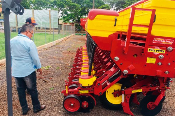 Copagril realiza a&ccedil;&atilde;o promocional de maquin&aacute;rios agr&iacute;colas